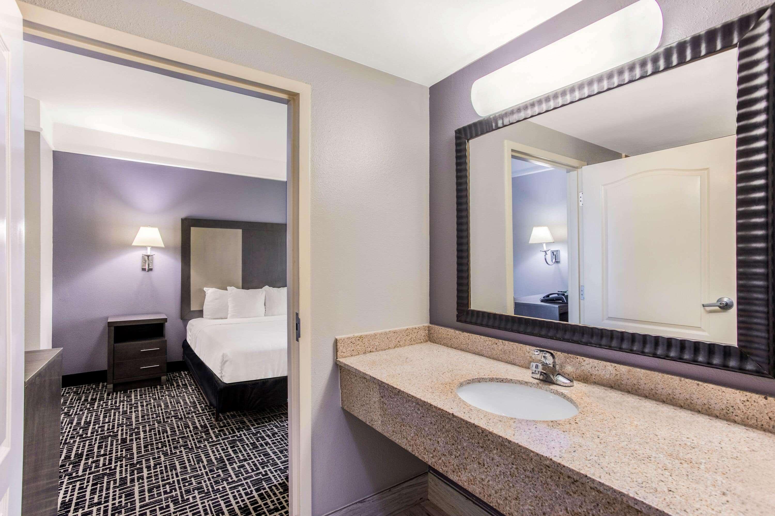 La Quinta Inn & Suites Fultondale Ngoại thất bức ảnh