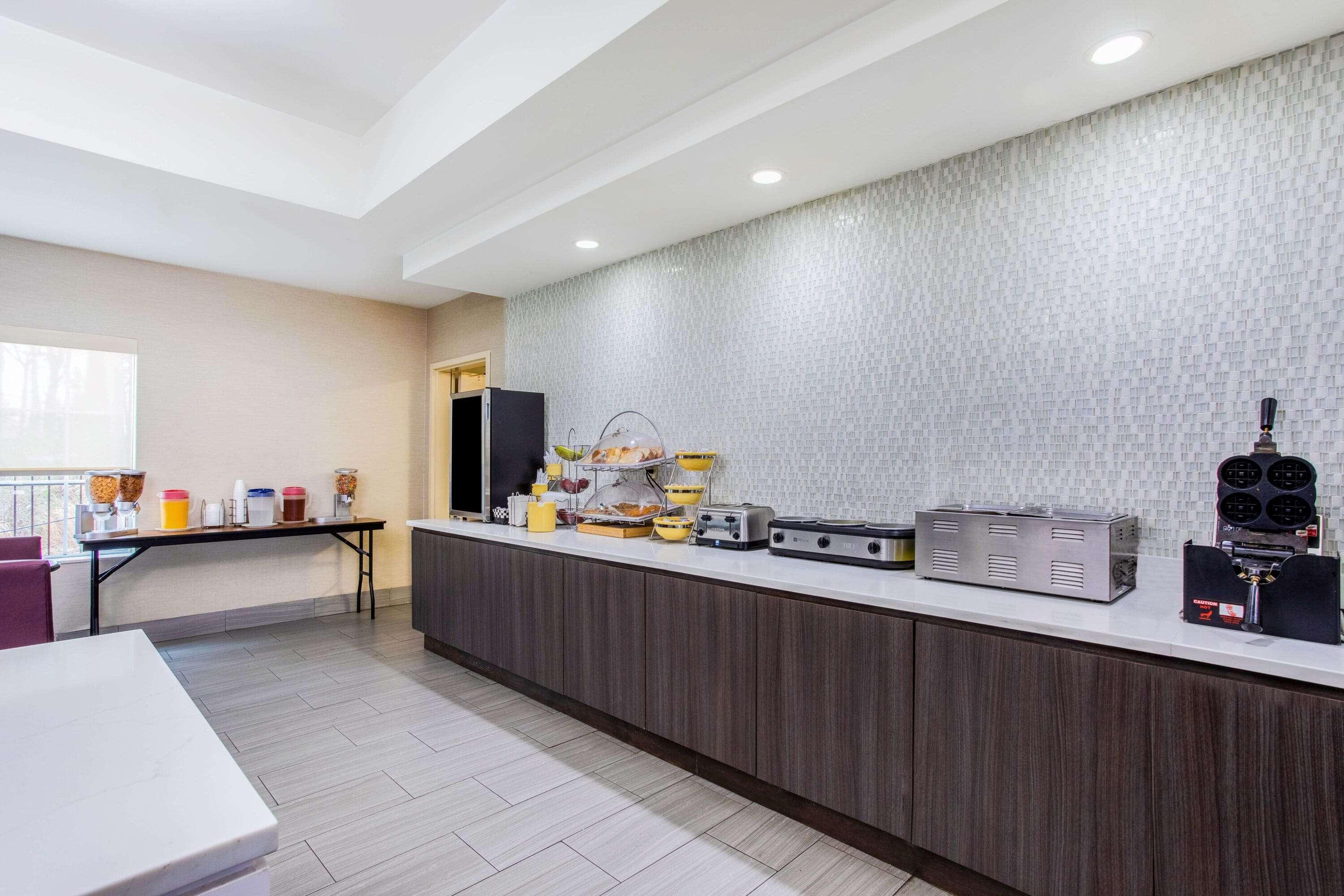 La Quinta Inn & Suites Fultondale Ngoại thất bức ảnh